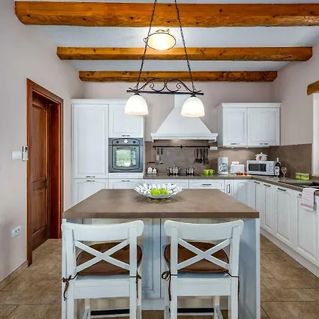 Oliveta Villa *